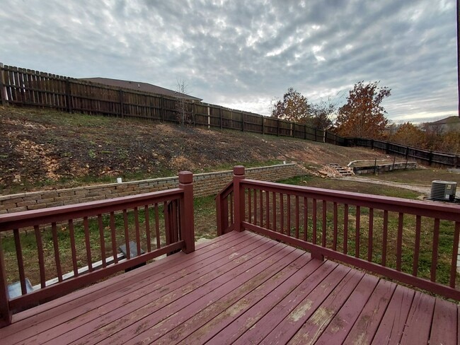 Building Photo - Beautiful home close to post