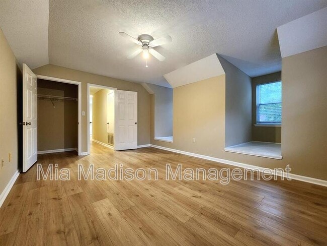 Building Photo - 21 Cobblestone Ct