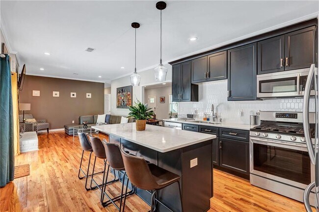 Building Photo - 2418 Bollingbrook Dr SW