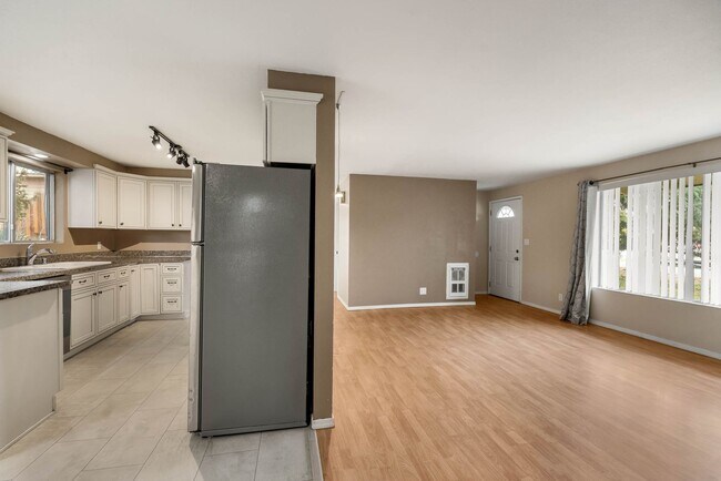 Building Photo - 4 Bedroom Home with Covered Parking & Fenced Backyard