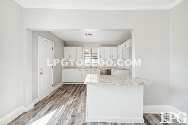 Building Photo - 4117 Thornton Ave