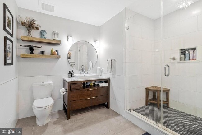 Building Photo - 1001 L St NW