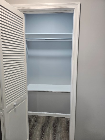 Building Photo - 326 Roselyn St