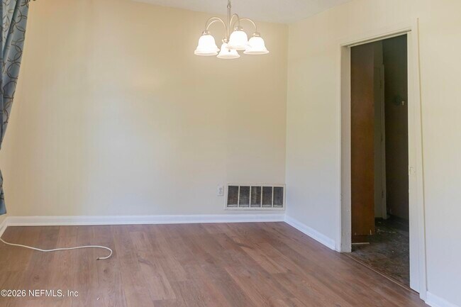 Building Photo - 5039 Winchester Dr S