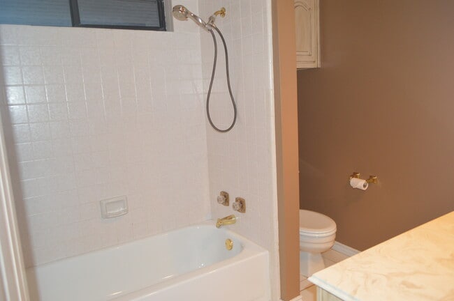 Building Photo - 2522 Belmeade Dr