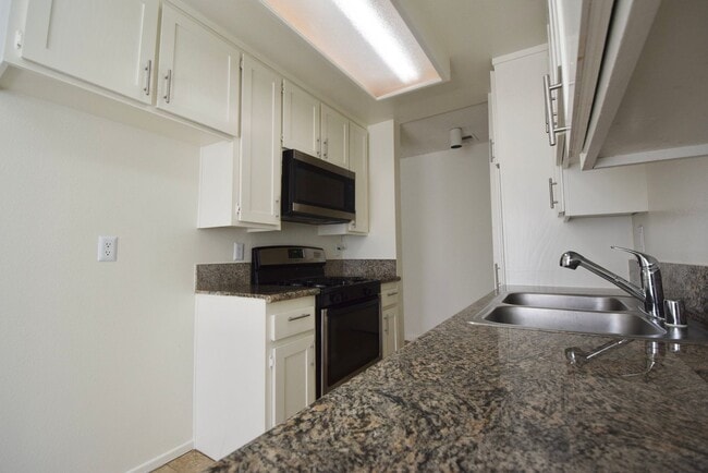 Building Photo - 11315 Moorpark St