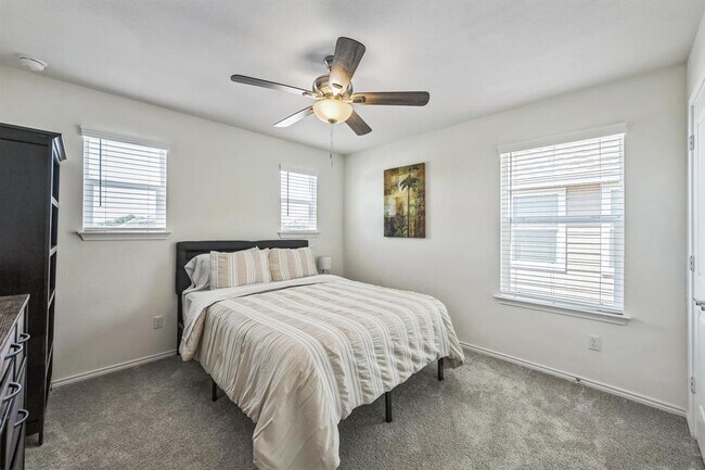Building Photo - 1127 Aronia Ln