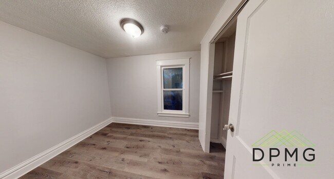 Building Photo - 214 E Elm St
