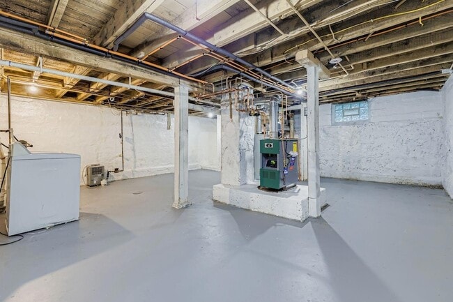 Building Photo - 2939 Russell Ave N