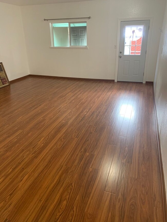 Building Photo - 224 Farewell Ave