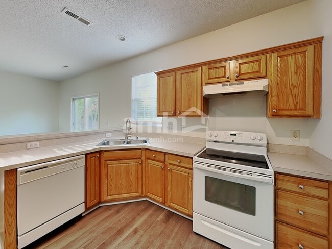 Building Photo - 5202 Carriage Woods Dr