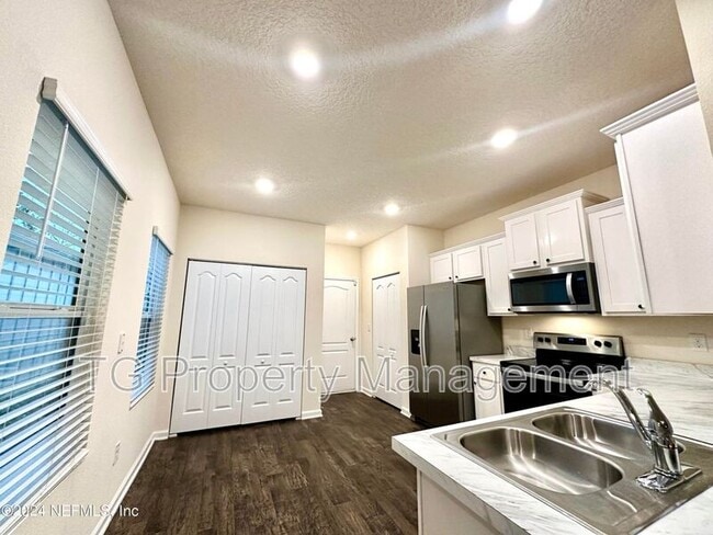 Building Photo - 336 Aralia Ln