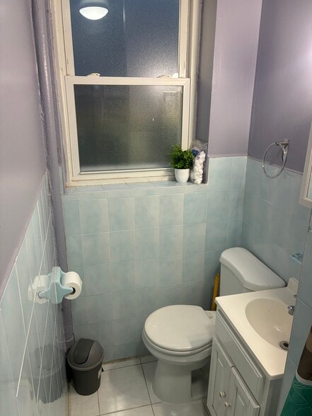 Building Photo - 1634 Summerfield St