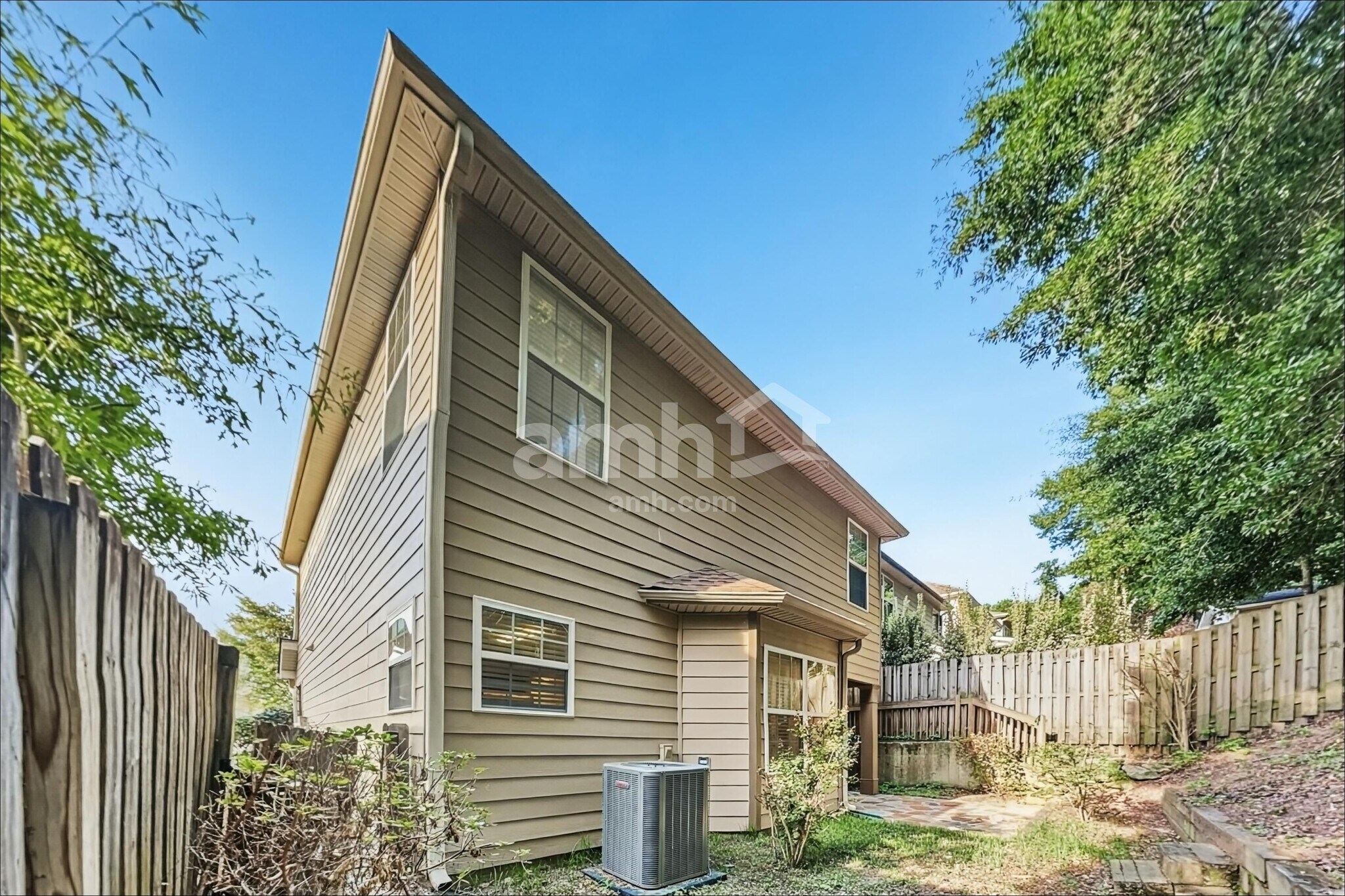 Building Photo - 413 Village Way
