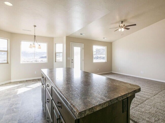Building Photo - Beautiful 3 Bedroom, 2 bathroom Home in Hu...