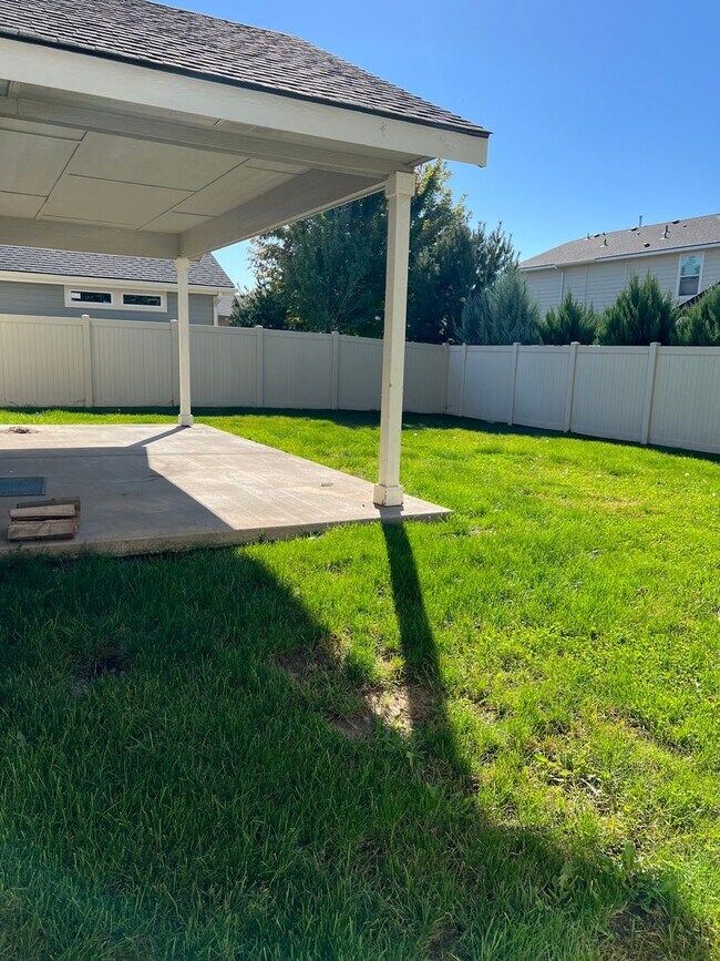 Building Photo - 4 bed 2.5 bath home in Meridian Idaho