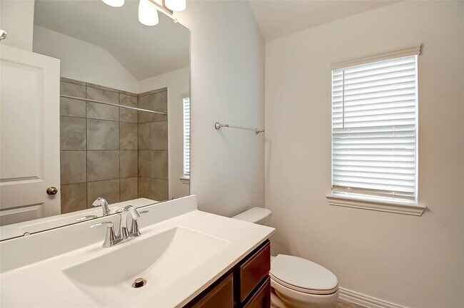 Building Photo - 2323 Green Kale Dr