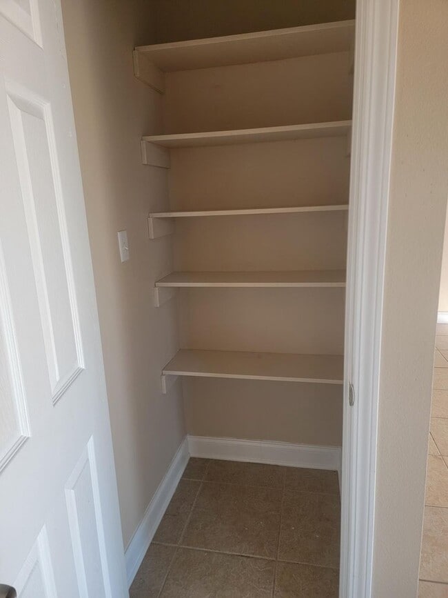 Building Photo - Single Two bedroom in Burbank Neighborhood