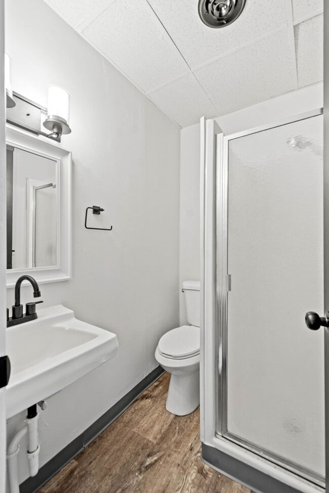 Interior Photo - 412 Mill Street