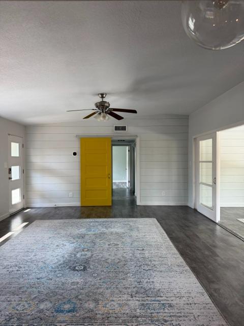 Building Photo - 2252 Howard Dr