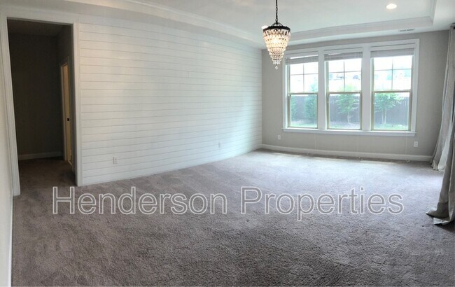 Building Photo - 10728 Vanguard Pkwy