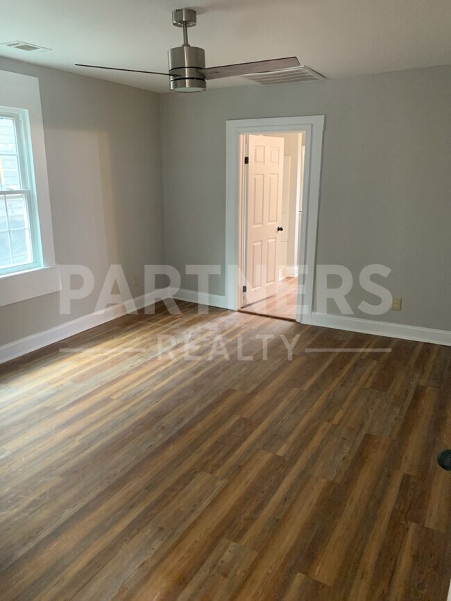 Building Photo - 121 Hanrick St