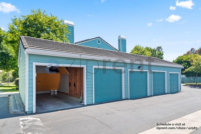 Building Photo - 714 Waterford Pl