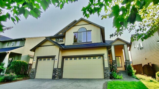 **$1000 OFF FIRST FULL MONTHS RENT** Gorg... - **$1000 OFF FIRST FULL MONTHS RENT**  Gorg...