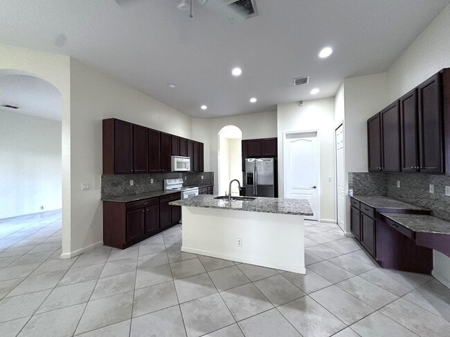 Building Photo - 6025 NW Wolverine Rd