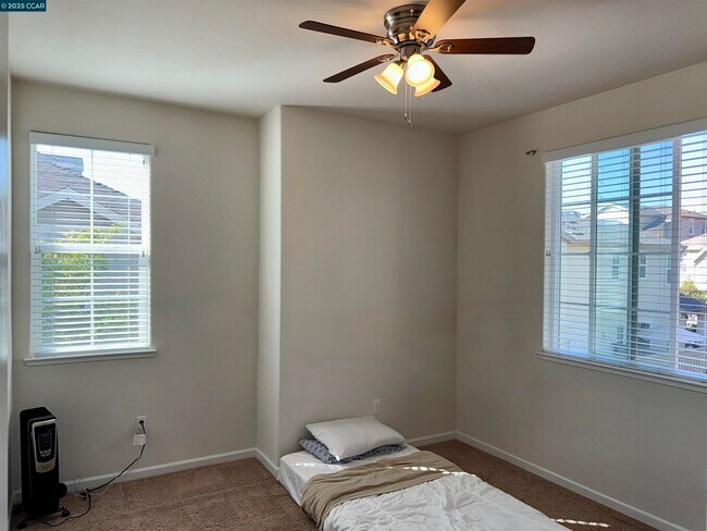 Building Photo - 221 Southpark Ct