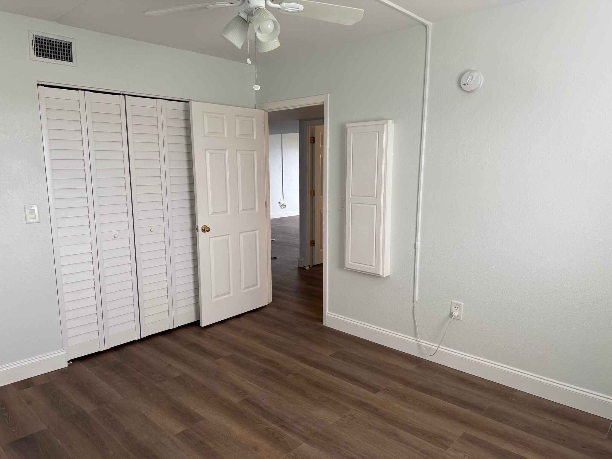 Building Photo - 3131 S Ridgewood Ave