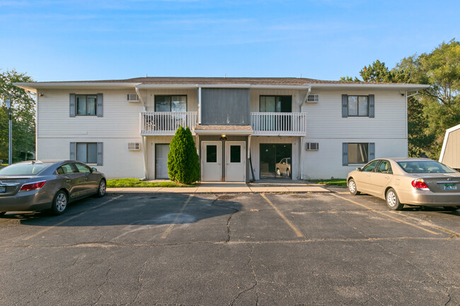 Primary Photo - Center Court Apartments