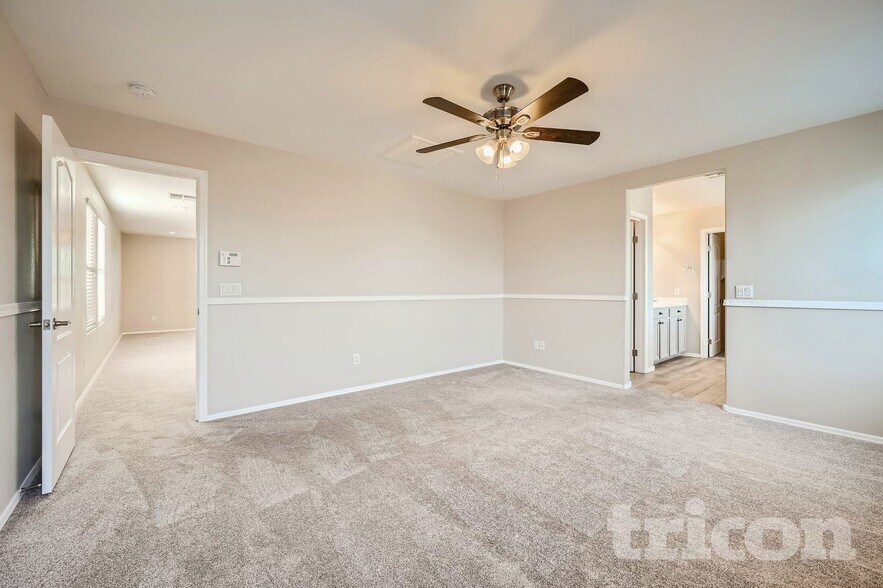 Building Photo - 1098 E Kelsi Ave