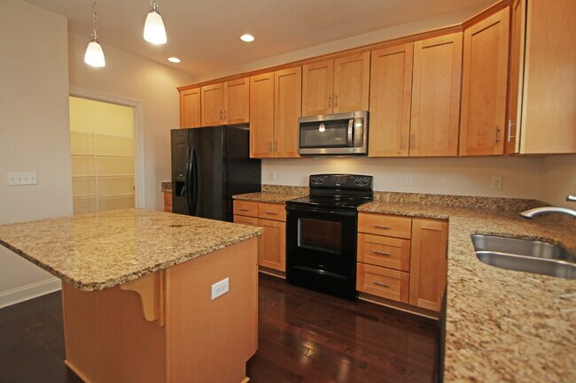 Building Photo - Stunning 3 Bed Rental with Deck & Pond View!