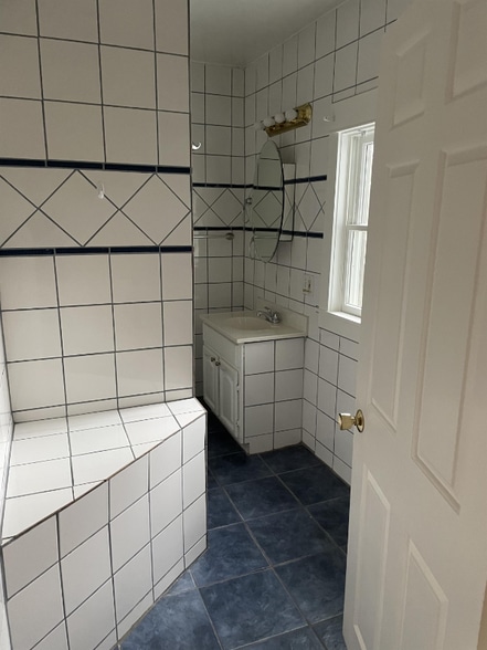 Building Photo - 1426.5 Coolidge Rd