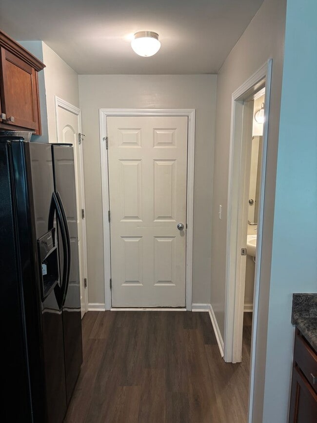 Building Photo - August Rent Free - Elegant, Modern Home in...