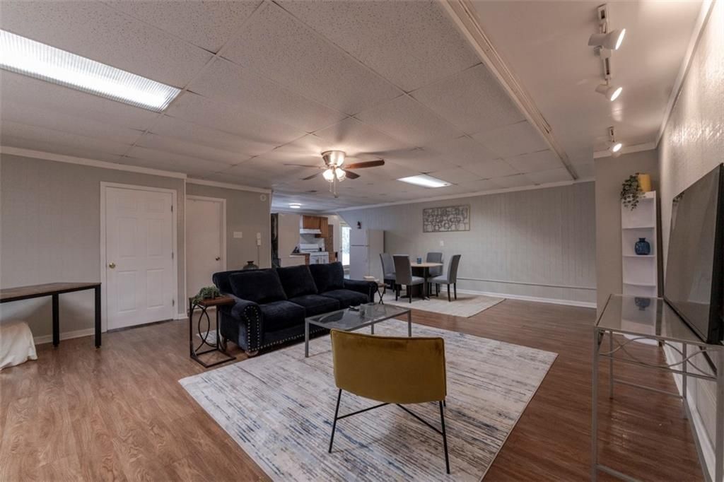 Building Photo - 2560 Piney Wood Ln
