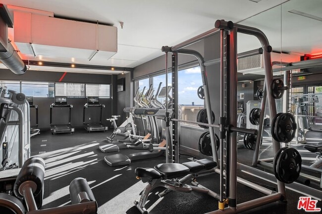 Building Photo - 6250 Hollywood Blvd