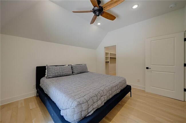 Building Photo - 3570 Knollwood Dr NW