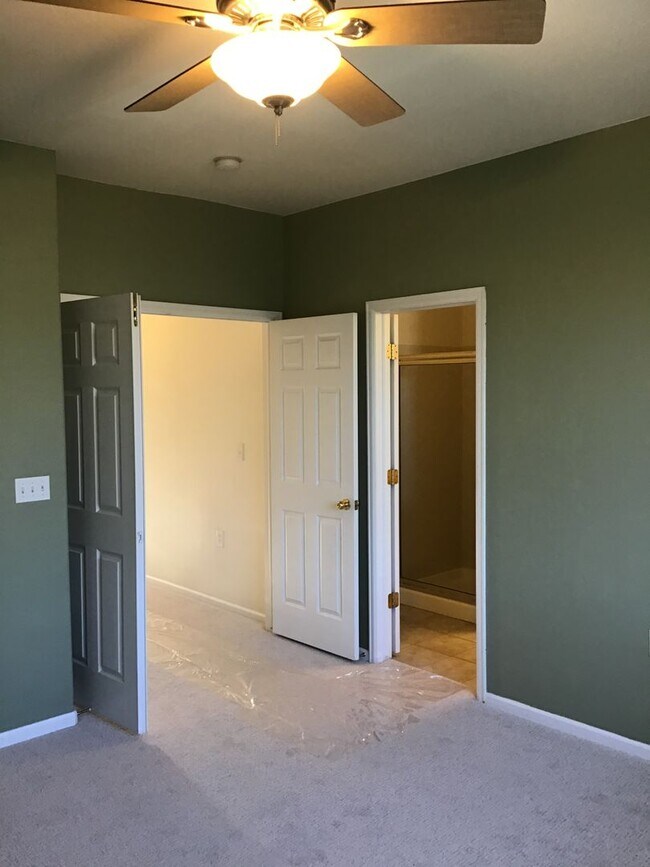 Building Photo - 3 bed 2.5 bath townhome for rent at Cherry landing 80016
