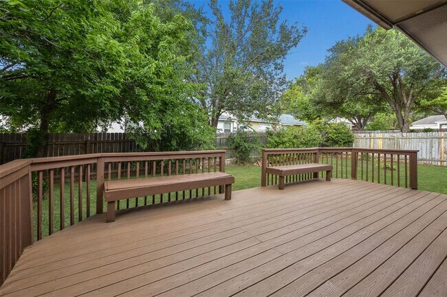 Building Photo - 1810 Coral Dr