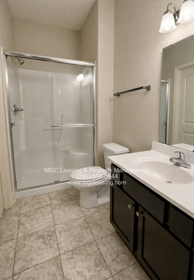 Building Photo - 3 Bedroom Luxury Townhome for rent in Lee's Summit