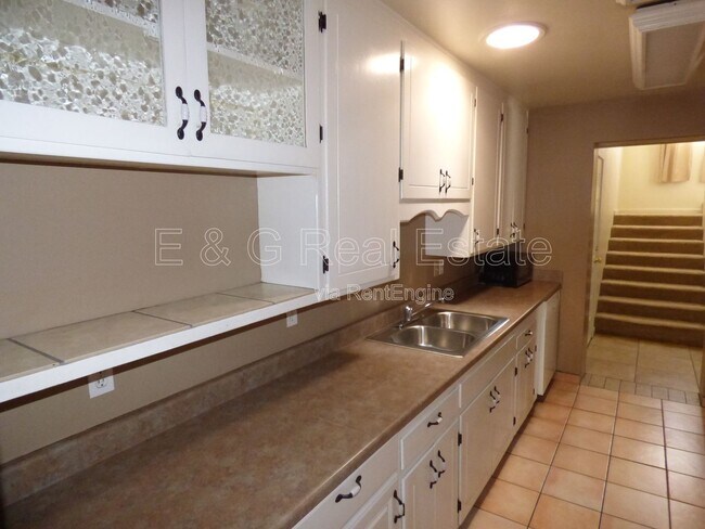 Building Photo - 1309 W 7th Pl