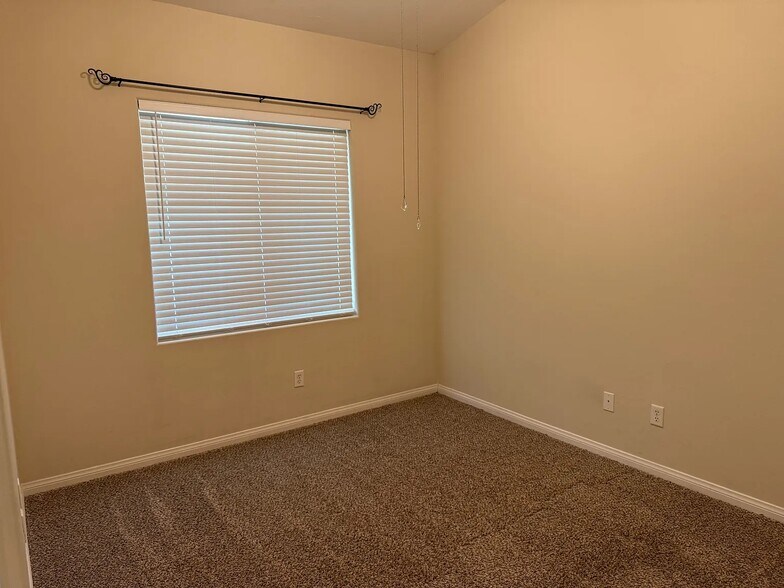 Building Photo - 13325 Boyd Lake Dr