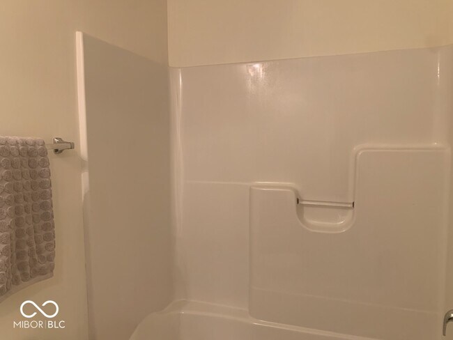 Building Photo - 2014 Falcon Ct