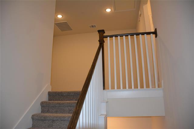 Building Photo - 338 Almanor St