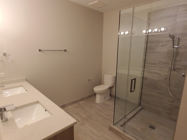 Building Photo - 1023 N Ashland Ave