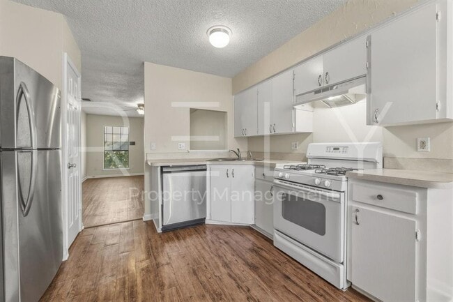 Building Photo - 205 W William Cannon Dr