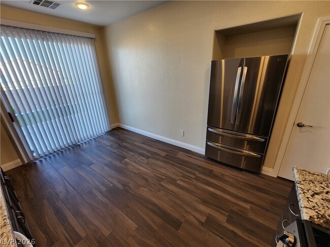 Building Photo - 300 Vilberti Ct