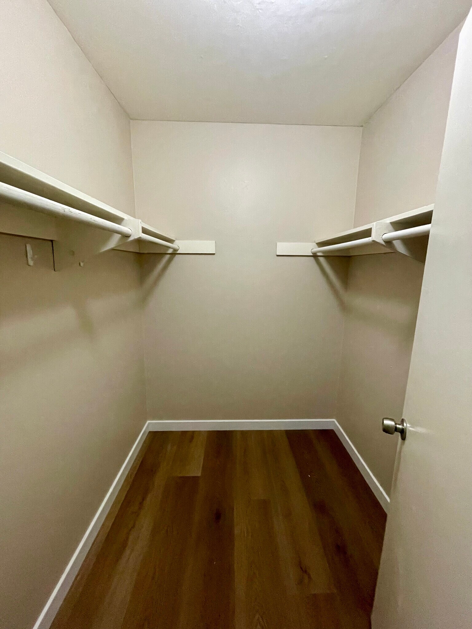 MB walk in closet - 6811 Alvarado Rd